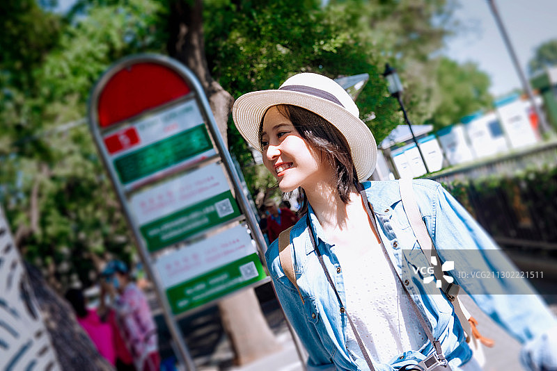 快乐女孩旅行图片素材