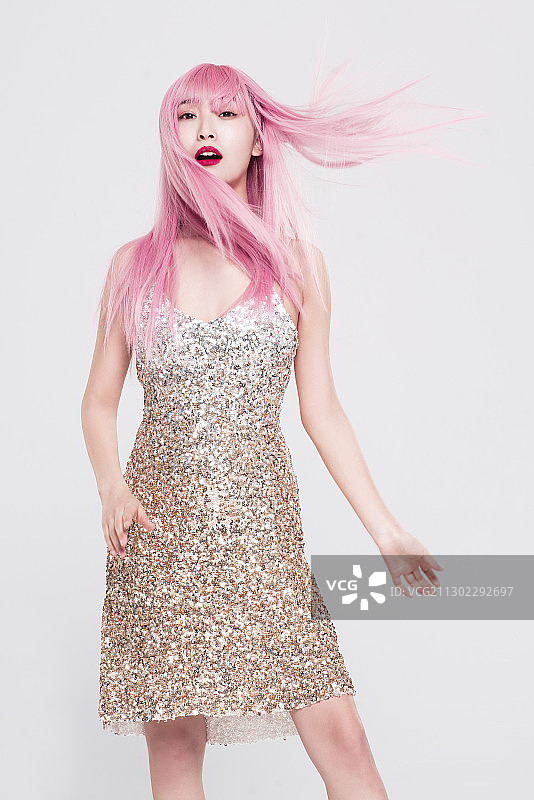 戴着假发的性感美女图片素材