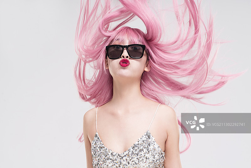 戴着假发的性感美女图片素材