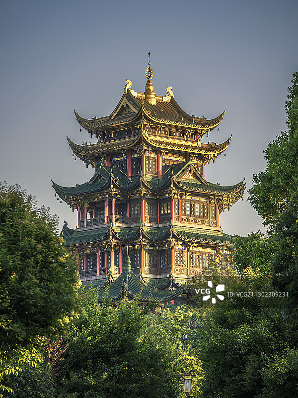 日暮时的鸿恩阁图片素材