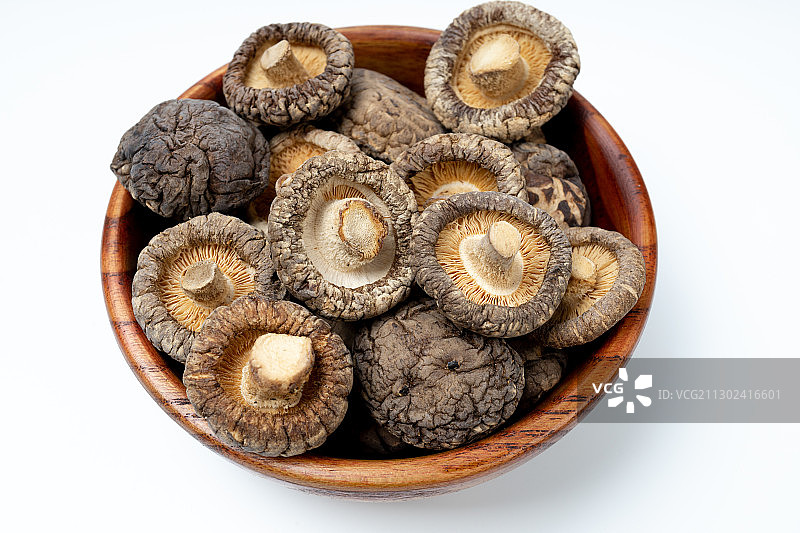 白色背景的香菇干货图片素材