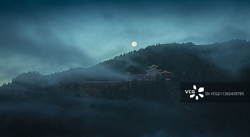 Moonlight and temple 月与寺庙图片素材