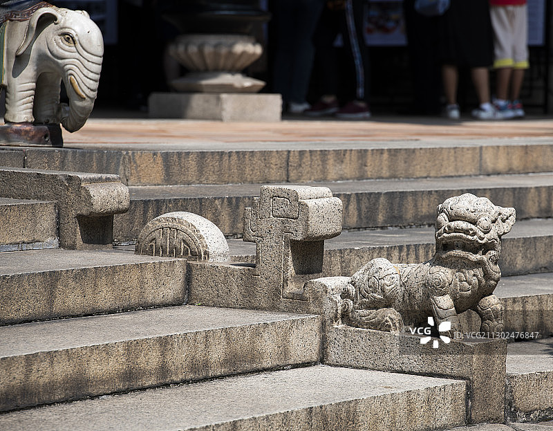 中国广州陈家祠景区的石狮子图片素材