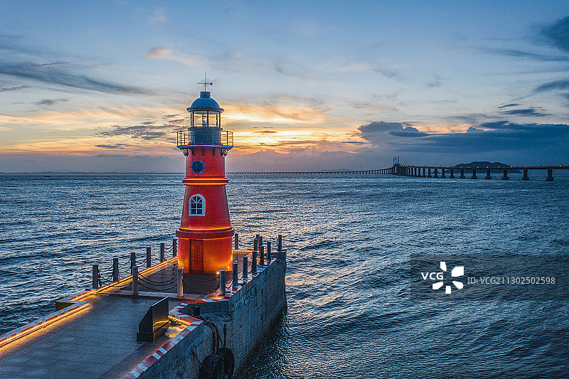 广东汕头南澳岛长山尾灯塔夜景图片素材