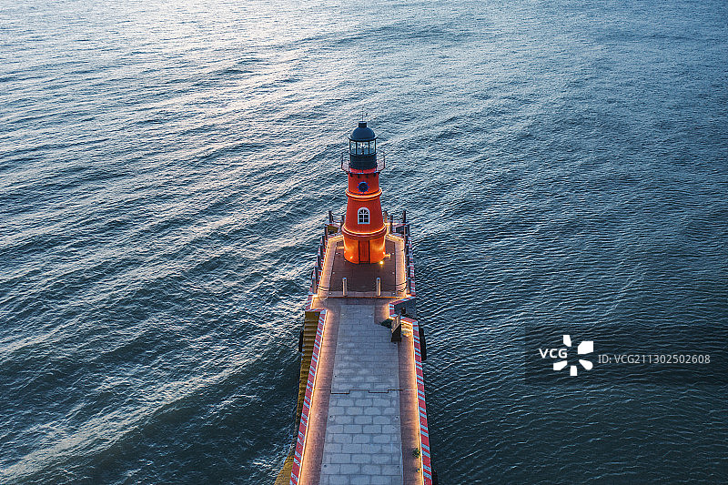 广东汕头南澳岛长山尾灯塔夜景图片素材