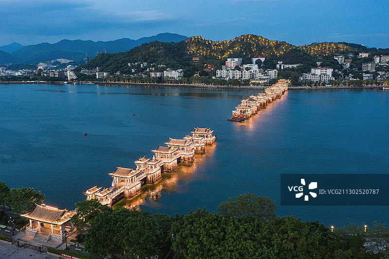 广东潮州广济桥航拍夜晚全景图片素材