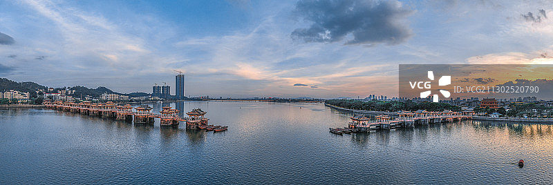 广东潮州广济桥航拍夜晚全景图片素材
