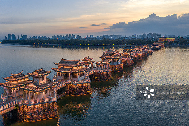 广东潮州广济桥航拍夜晚全景图片素材