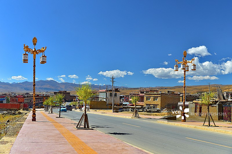 世界高城，理塘县。金秋十月，成都出发前往稻城亚丁旅途图片素材