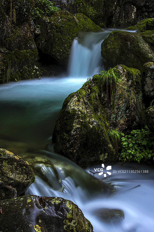 幽谷山泉图片素材