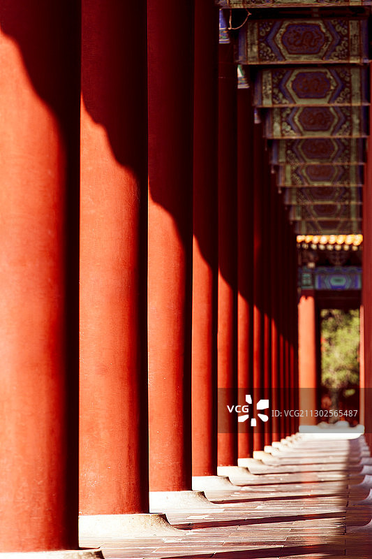 古建筑里的红色柱子图片素材