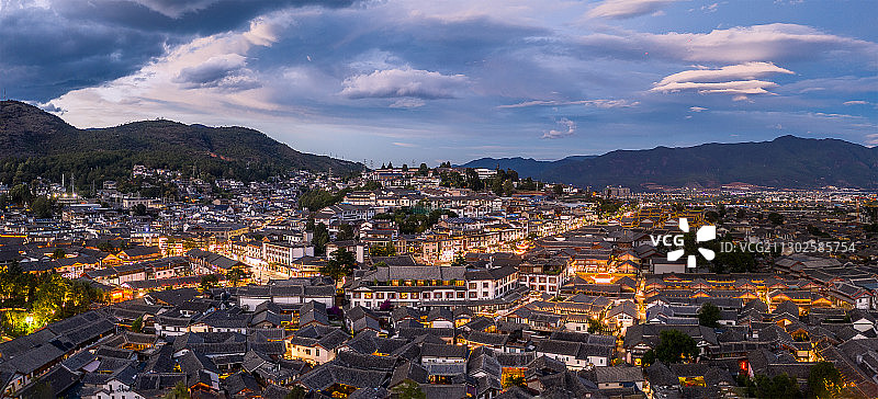 云南丽江古城大研古镇全景夜景风光图片素材