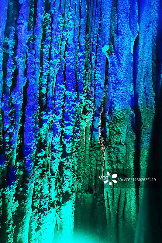 广西柳州都乐公园多姿多彩的钟乳石图片素材