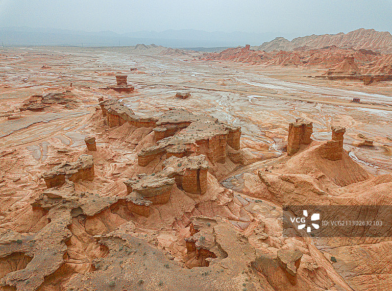 新疆 拜城县克孜尔红石林景区图片素材