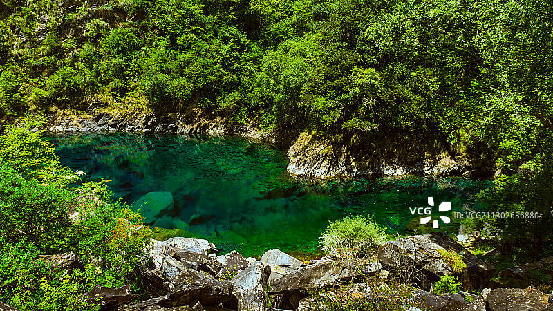 盛夏的松坪沟图片素材