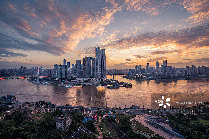 晚霞中的重庆两江四岸城市风光图片素材