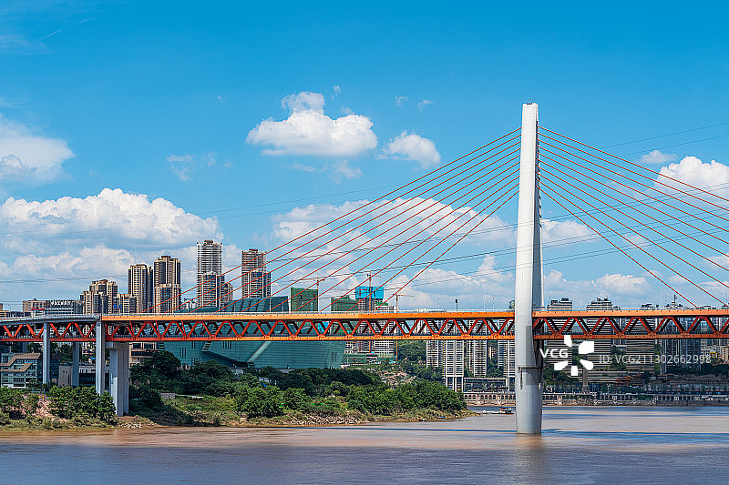 重庆市晴天下的千厮门大桥图片素材