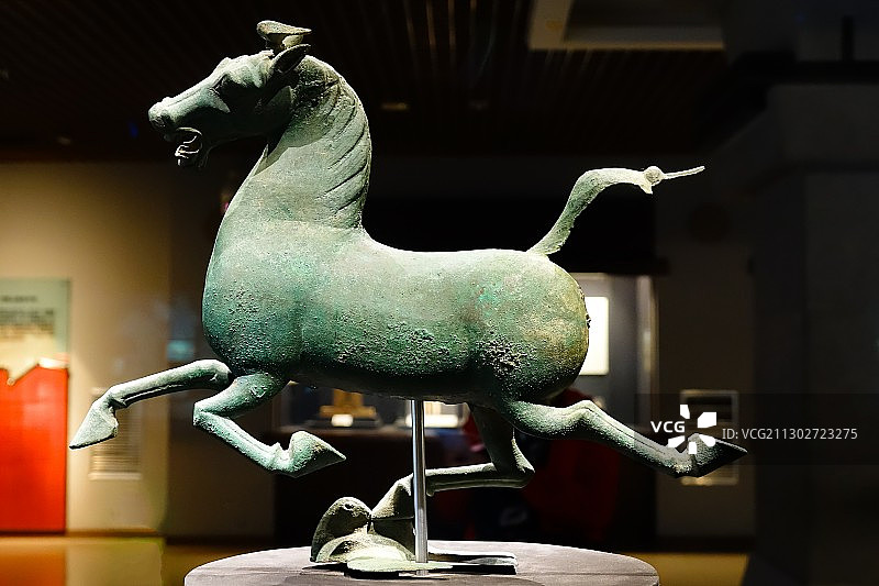 甘肃省博物馆：马踏飞燕 铜奔马 马超龙雀图片素材
