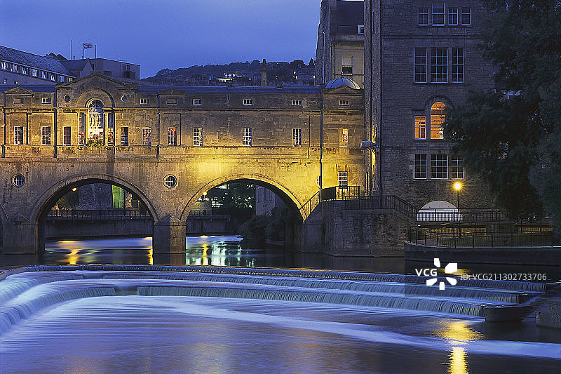 普尔特尼桥和埃文河，巴斯，萨默塞特英格兰图片素材