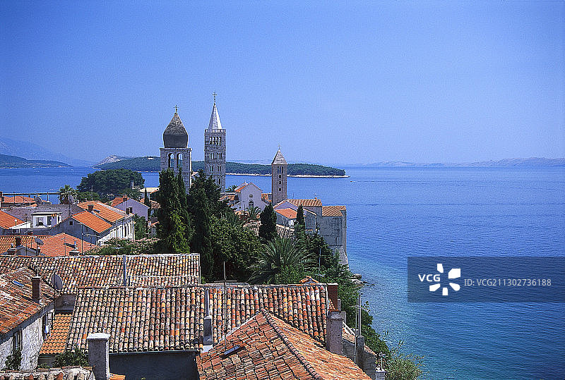 克罗地亚拉布岛的房屋和尖顶图片素材