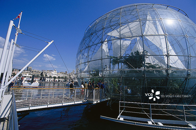 意大利利古里亚热那亚旧港生物圈的人群图片素材