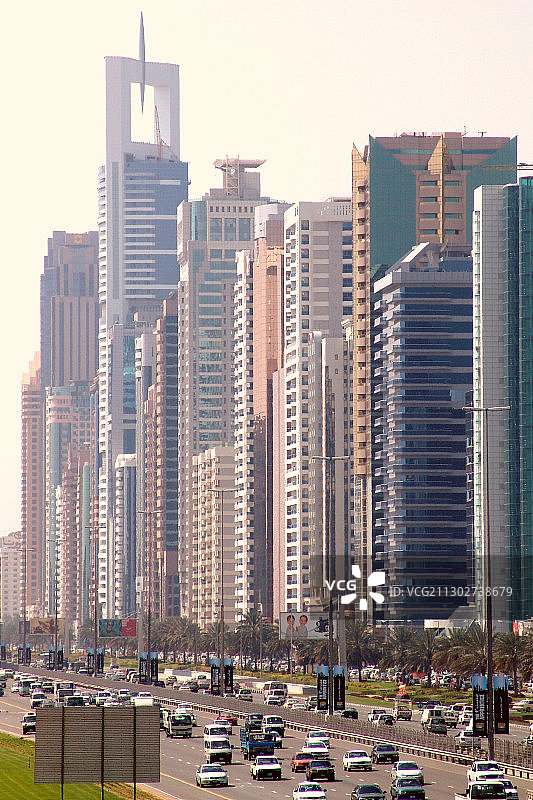 阿联酋迪拜谢赫扎耶德路上的车辆图片素材