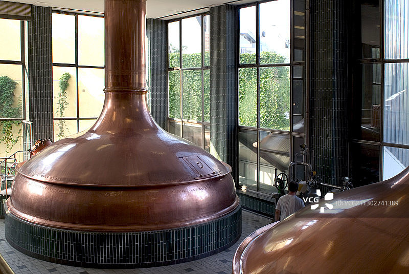 铜酿造壶，宝莱纳啤酒厂，慕尼黑，巴伐利亚，德国图片素材