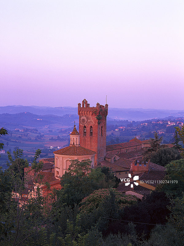 意大利托斯卡纳比萨圣米尼亚托大教堂山谷景观图片素材