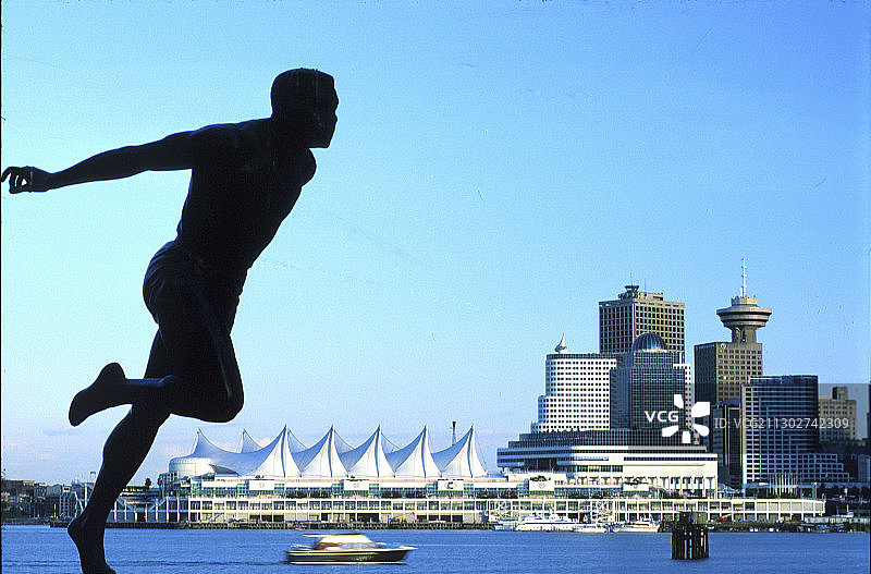 加拿大不列颠哥伦比亚省温哥华加拿大广场哈里·温斯顿·杰罗姆雕像图片素材