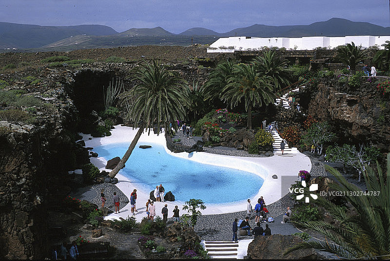 哈米奥斯德尔阿瓜熔岩洞，建筑师塞萨尔·曼里克，西班牙加那利群岛兰萨罗特岛图片素材