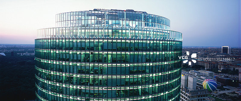 德国柏林波茨坦广场的德国铁路办公楼图片素材