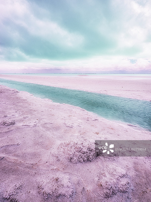 东台吉乃尔湖图片素材