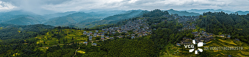 岜沙苗寨全景图片素材