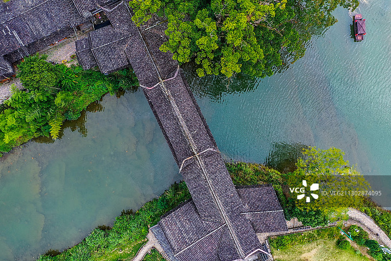浙江省温州市泰顺县素有中国廊桥之乡的美誉，廊桥文化园汇聚廊桥图片素材