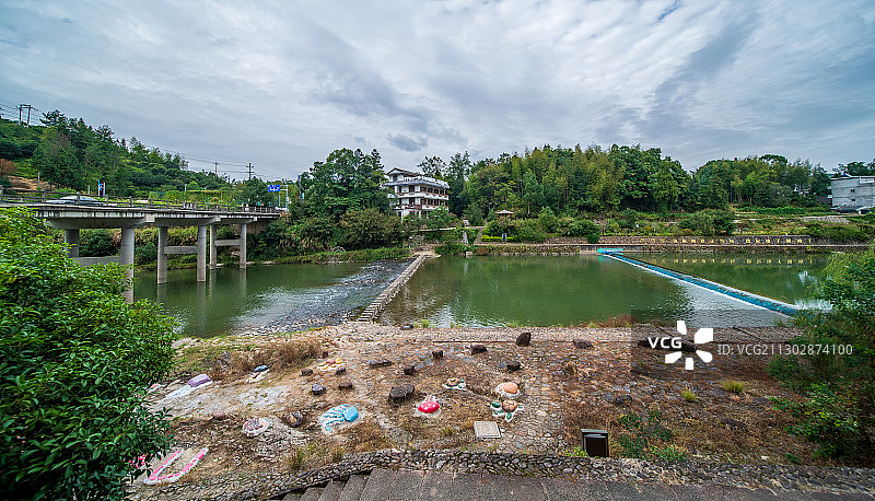 浙江省温州市泰顺县素有中国廊桥之乡的美誉，廊桥文化园汇聚廊桥图片素材