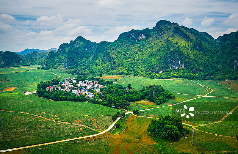 广西崇左凭祥市喀斯特地貌田园风光图片素材