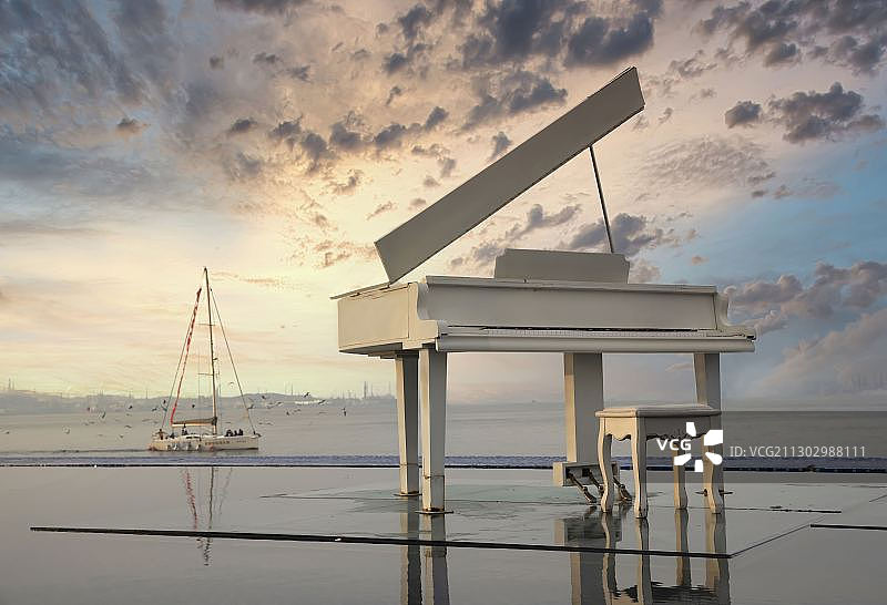 海上钢琴图片素材