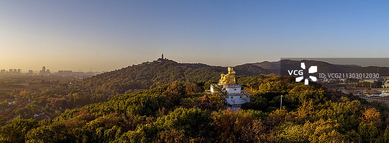 弥勒坐观山河图片素材