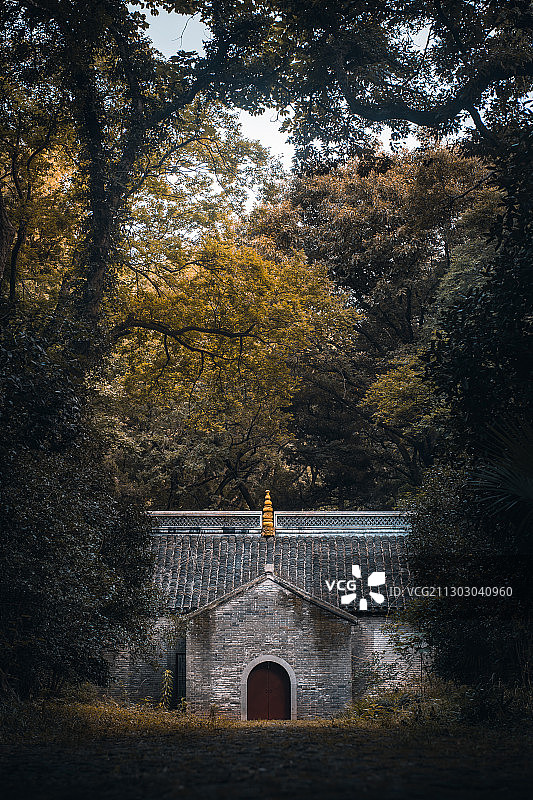 江苏省南京市玄武区紫金山灵谷寺景区志公殿户外低视角风光图片素材