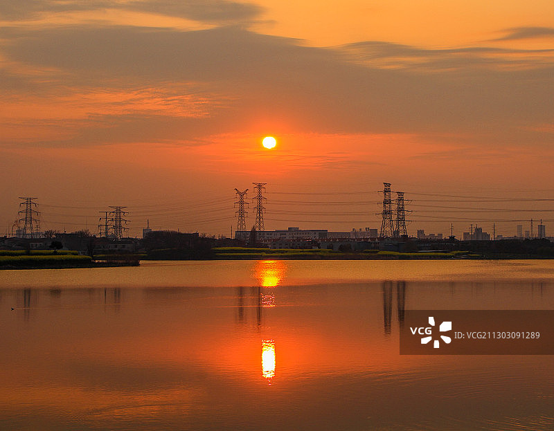 凤鸣湖水天一色图片素材