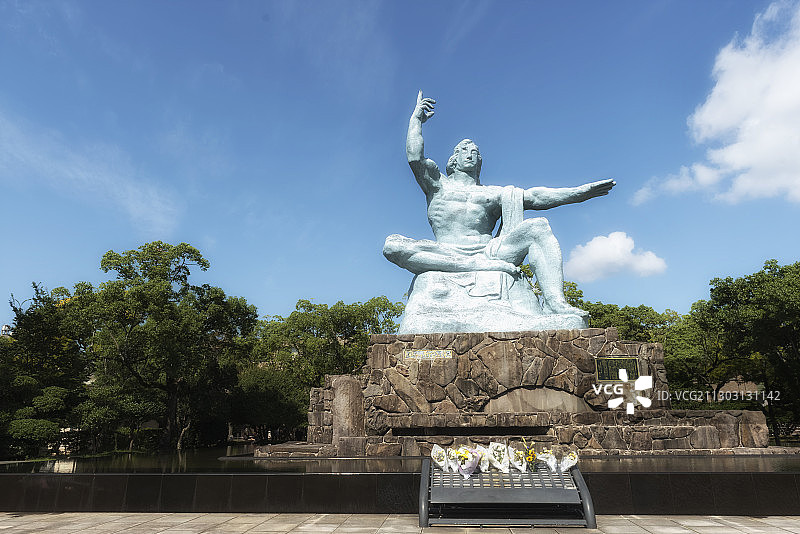 日本长崎和平公园内的和平祈祷像图片素材