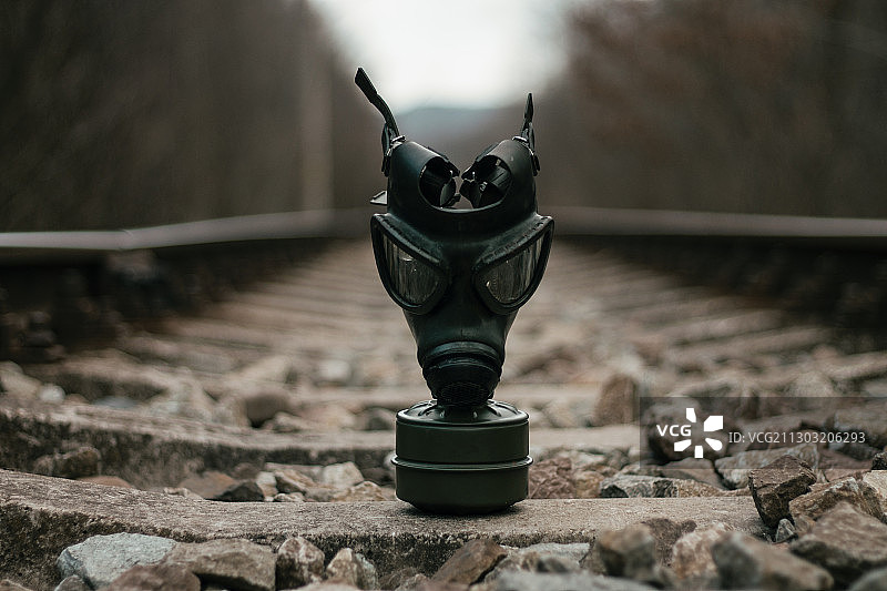 铁轨上的导航罗盘特写，罗马尼亚图片素材