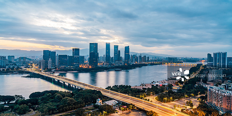 中国福建福州闽江沿岸CBD城市夜景图片素材