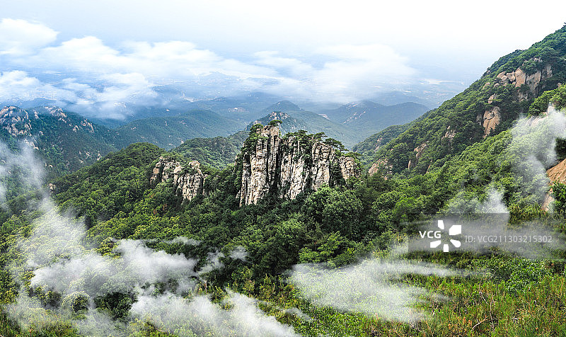 沂蒙山龟蒙景区鹰窝峰夏季风景图片素材