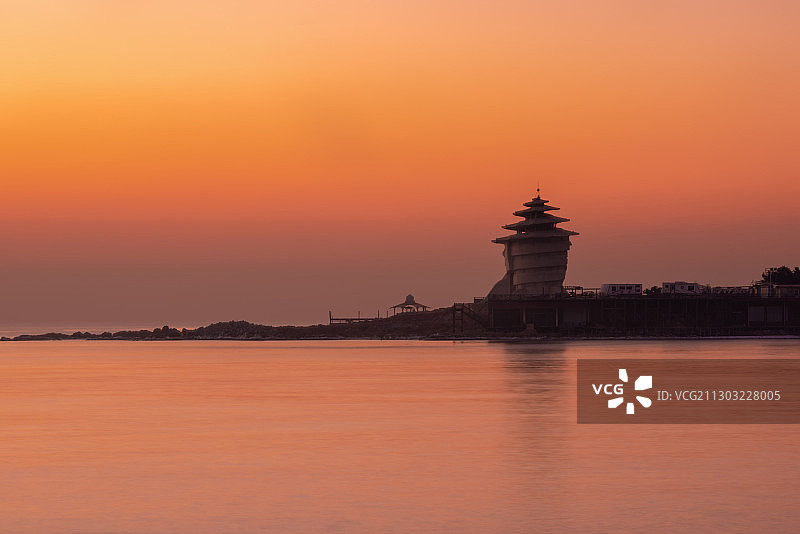 中国河北北戴河碧螺塔晨曦图片素材