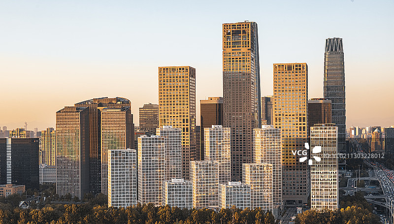 黄昏下的东三环国贸桥图片素材