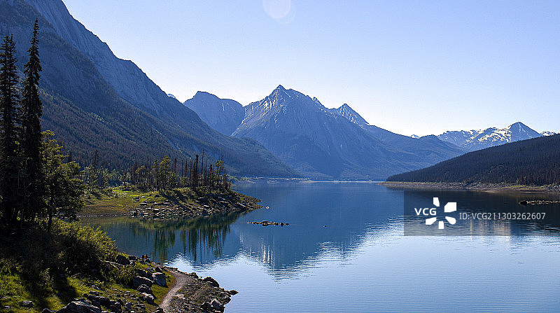 加拿大梅迪辛湖的湖光山色图片素材