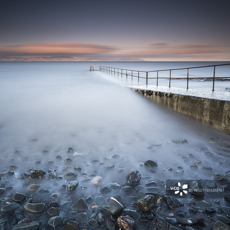 爱尔兰劳斯郡日落时分的海景图片素材