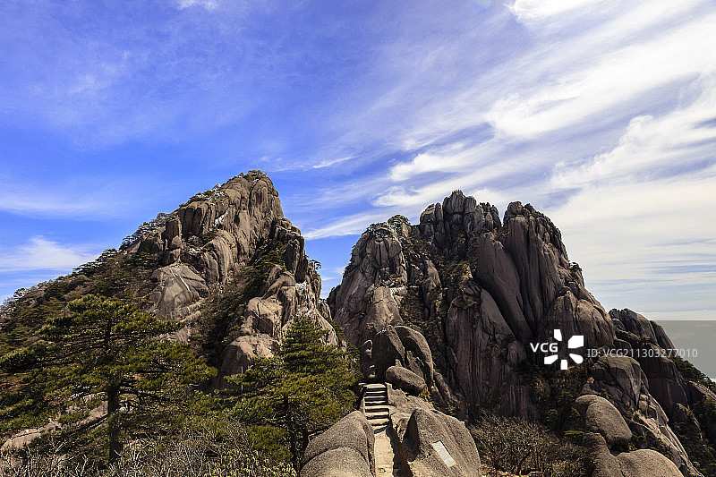 黄山，天都峰与莲花峰。图片素材