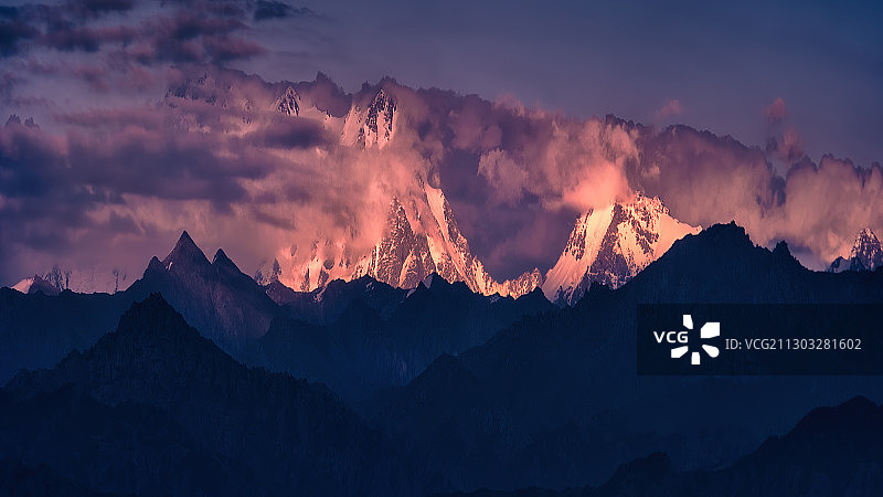 博格达峰观察日记图片素材